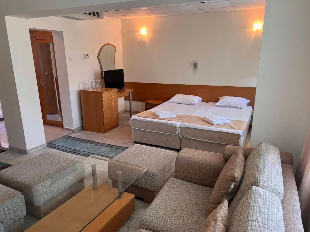 Хотел Диамант Hotel Diamond Balčik Exteriér fotografie